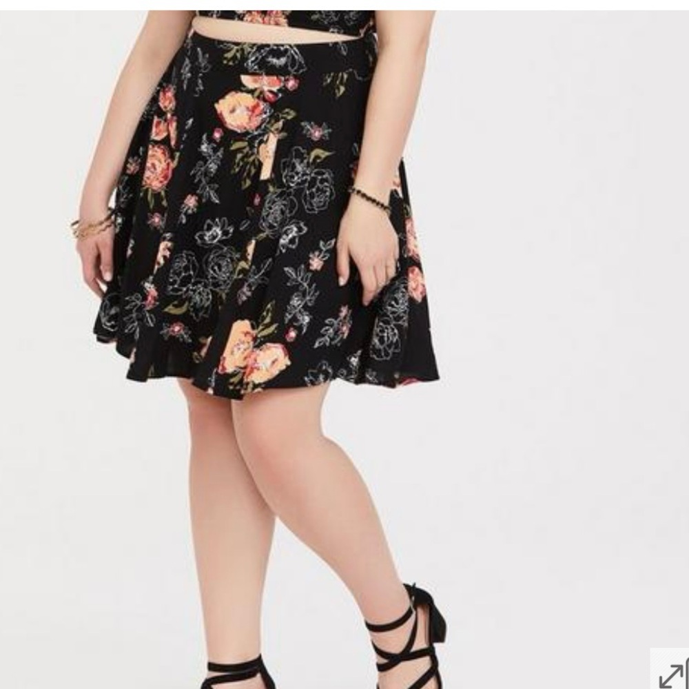 Torrid Black Coral Floral Challis Pull On A Line Skirt 2X
